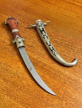 Orientální dýka s pouzdrem – luxusní umělecké zpra Orientální dýka s pouzdrem – luxusní umělecké zpra