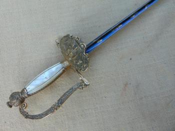 Kord s modřenou čepeli  Kord s modřenou čepeli